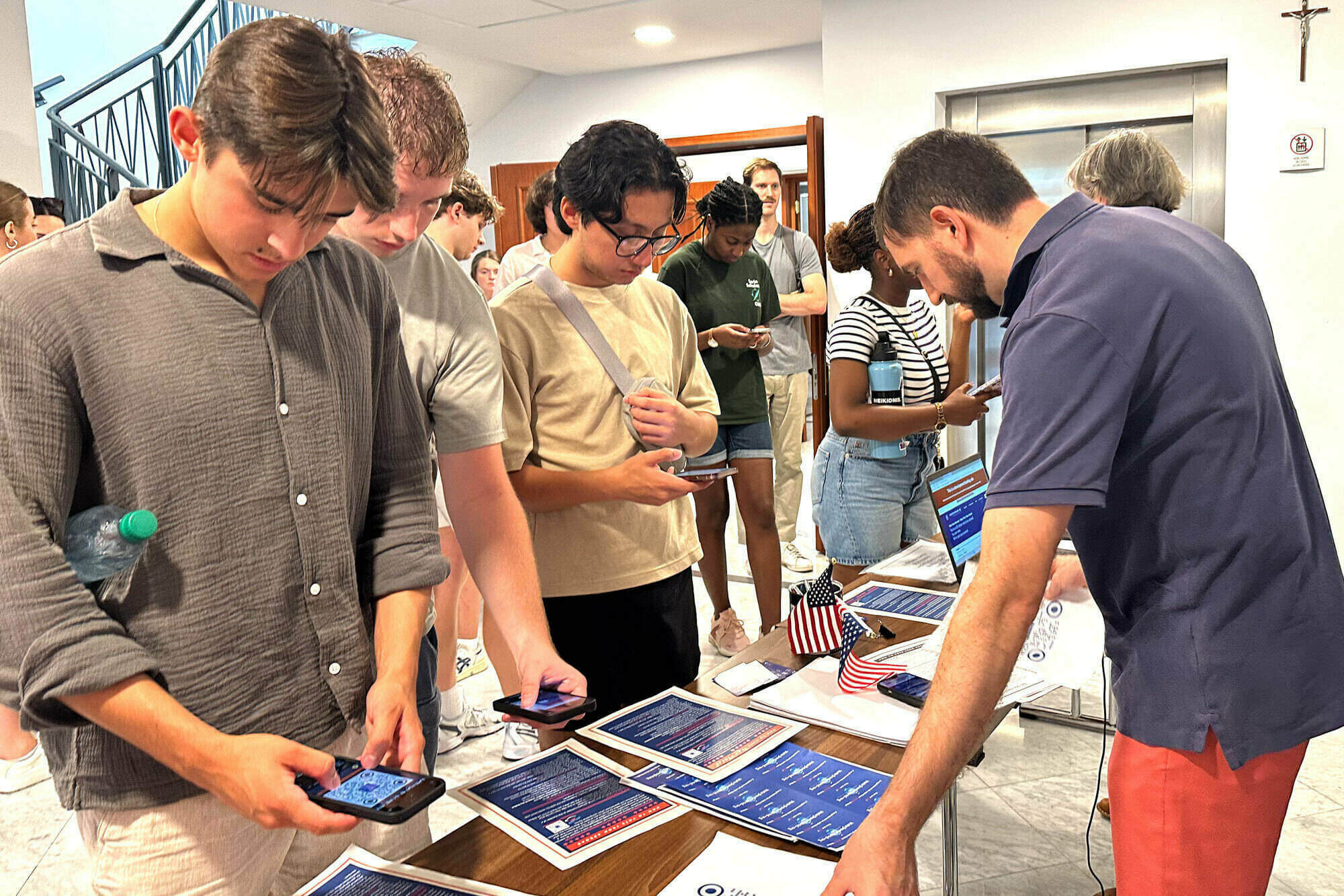 As the US elections draw near, Notre Dame Rome decided to host two voting info sessions organized by the American Embassy to ensure that our students may exercise their voting rights and make their voices heard, even from abroad.