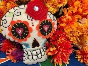 Image of colorful Día de los Muertos decorations